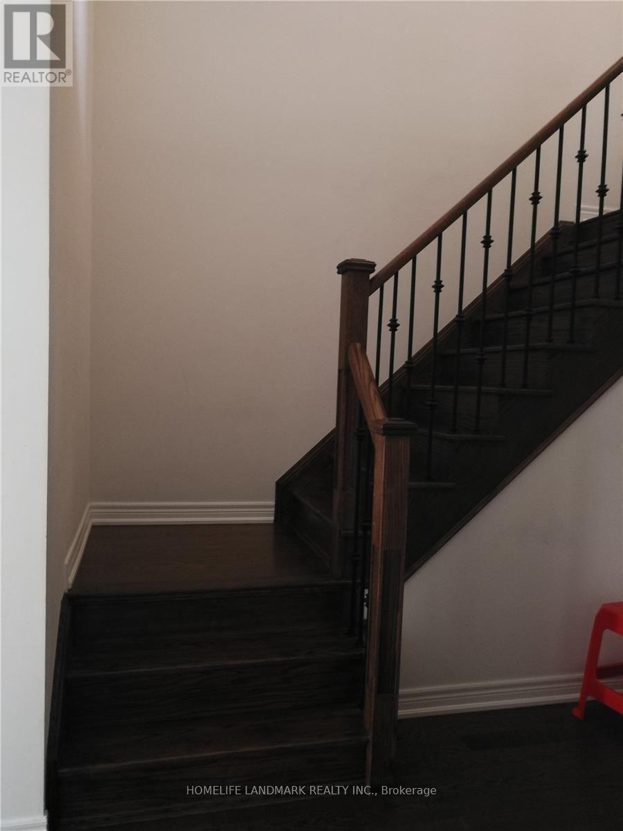 15 Durblee Avenue, Aurora, Ontario  L4G 0Z8 - Photo 7 - N12836314