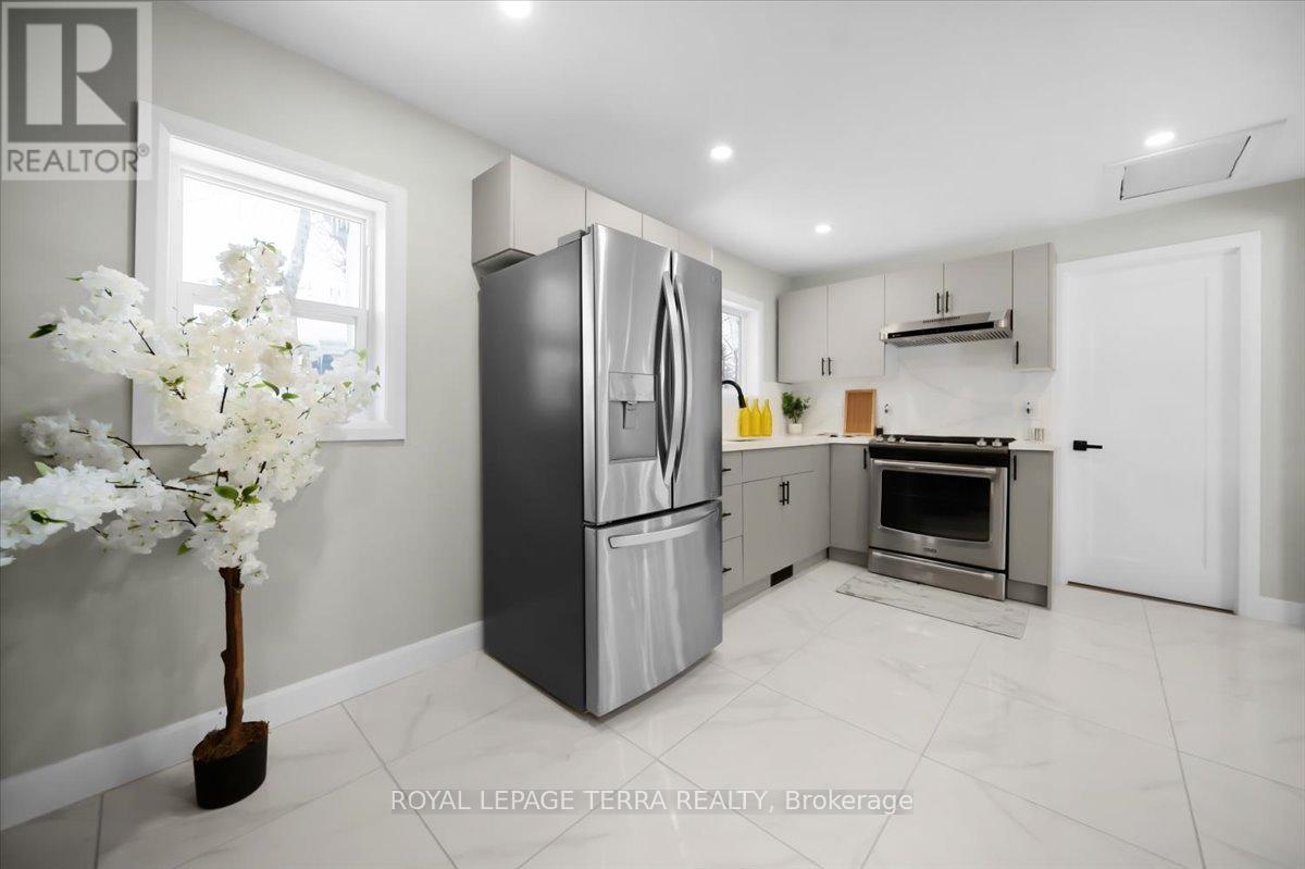 999 Ewart Street, Innisfil, Ontario  L0L 1C0 - Photo 13 - N12836326