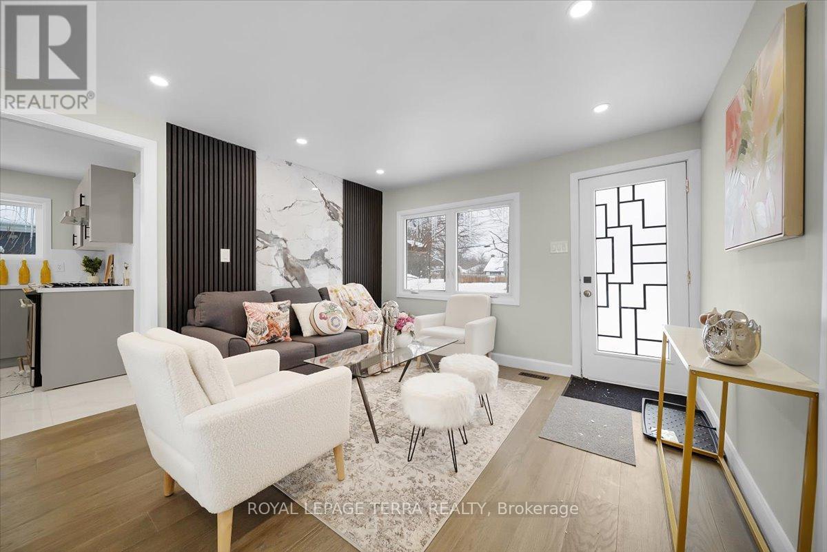 999 Ewart Street, Innisfil, Ontario  L0L 1C0 - Photo 7 - N12836326