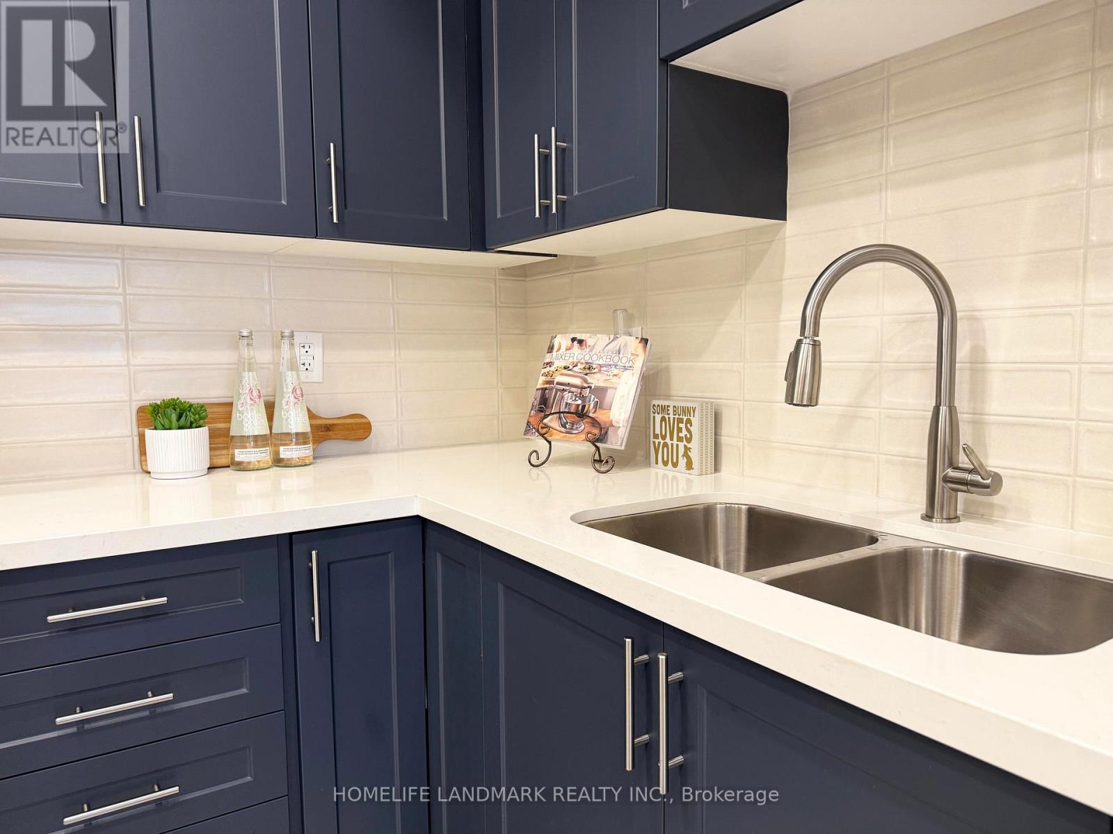 68 Herman Gilroy Lane, Markham, Ontario  L6C 3L7 - Photo 6 - N12836382