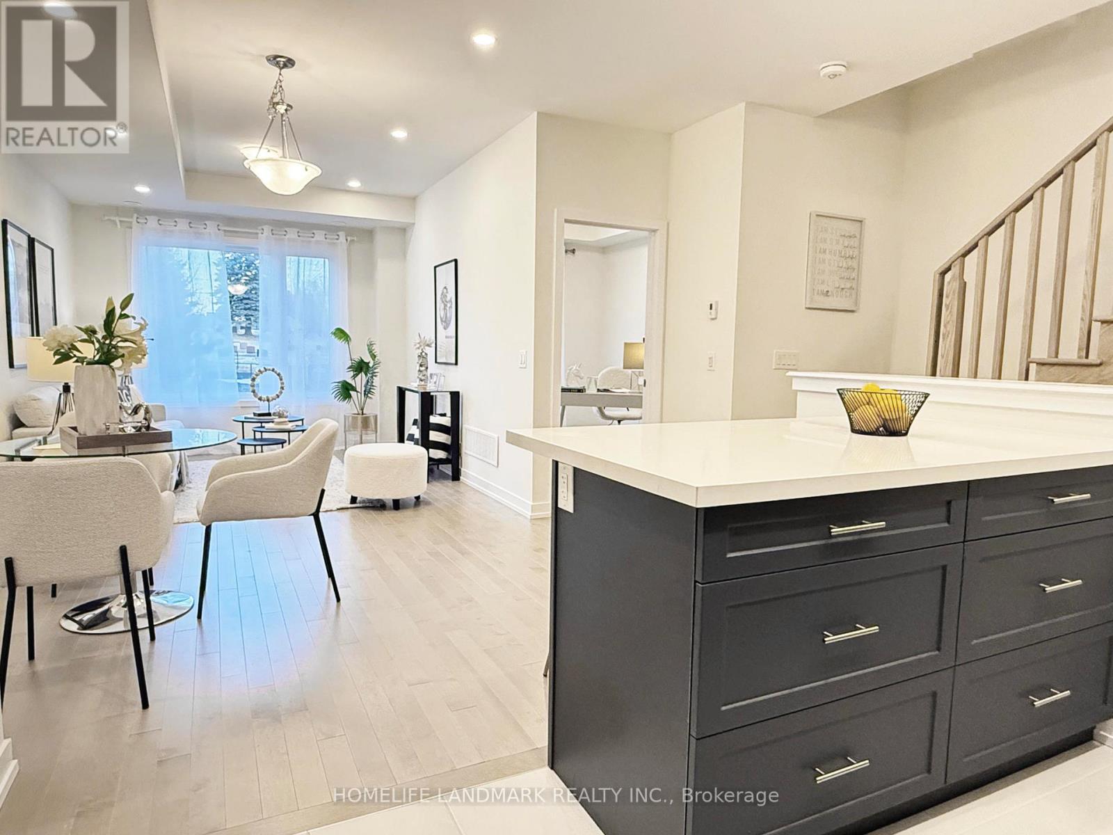 68 Herman Gilroy Lane, Markham, Ontario  L6C 3L7 - Photo 7 - N12836382