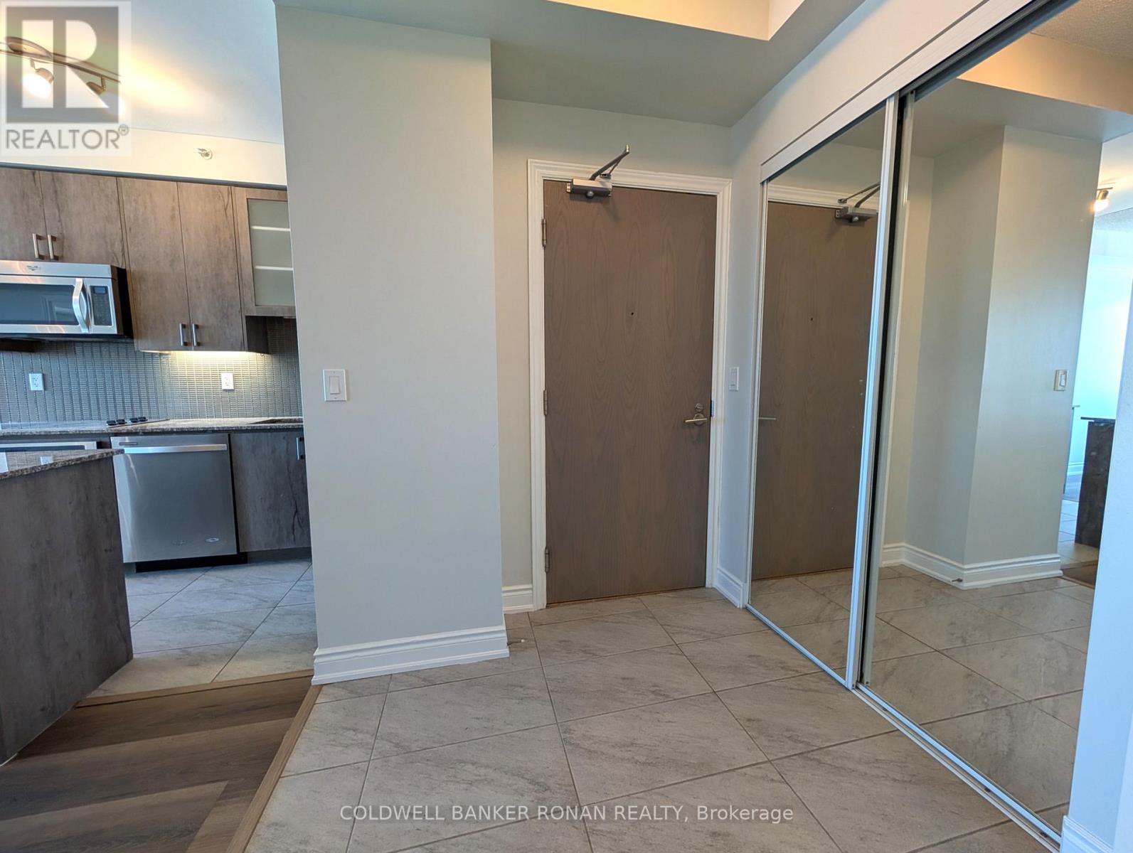 301b - 9090 Yonge Street, Richmond Hill, Ontario  L4C 0Z1 - Photo 2 - N12836398