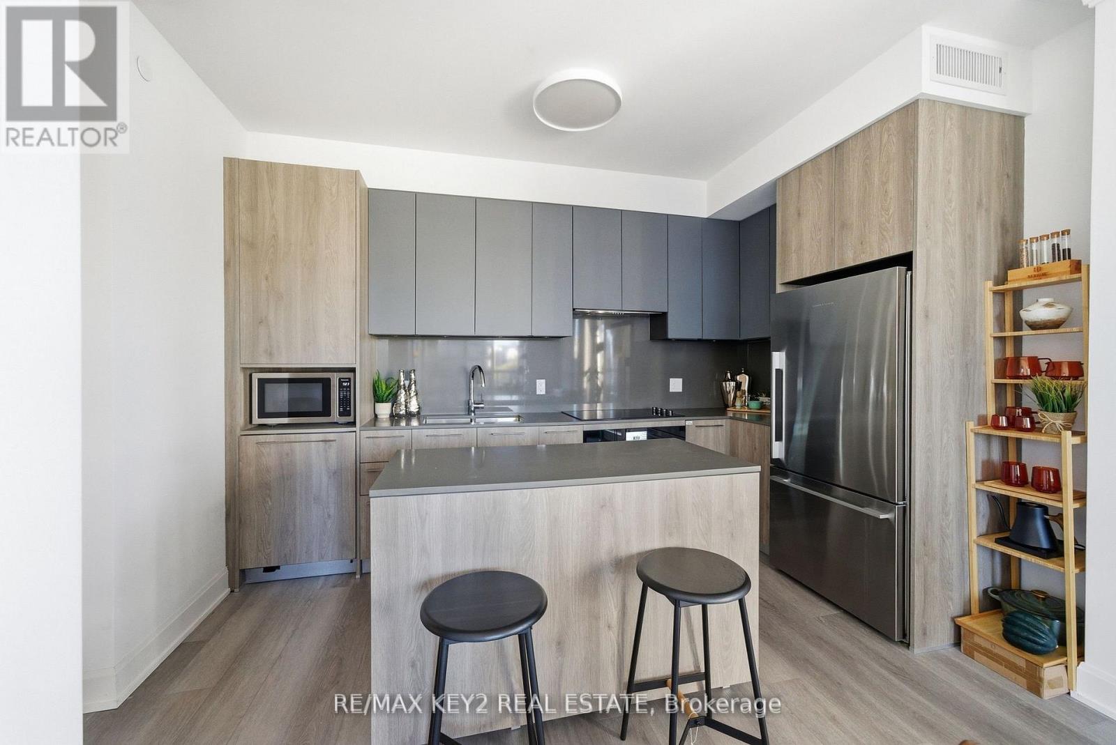 601 - 38 Water Walk Drive, Markham, Ontario  L3R 6M8 - Photo 8 - N12836440