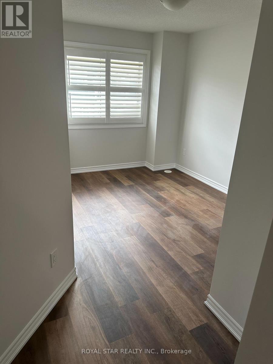 5-03 - 2420 Baronwood Drive, Oakville, Ontario  L6M 0J7 - Photo 5 - W12836378