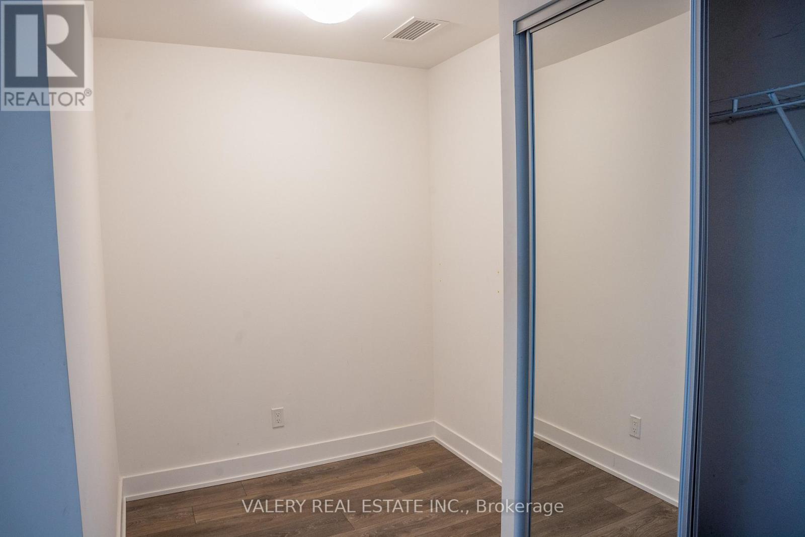 504 - 297 Oak Walk Drive, Oakville, Ontario  L6R 3R6 - Photo 10 - W12836438