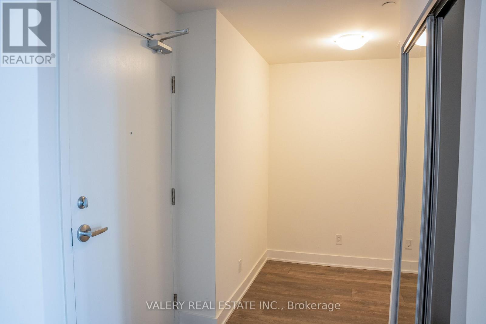 504 - 297 Oak Walk Drive, Oakville, Ontario  L6R 3R6 - Photo 11 - W12836438