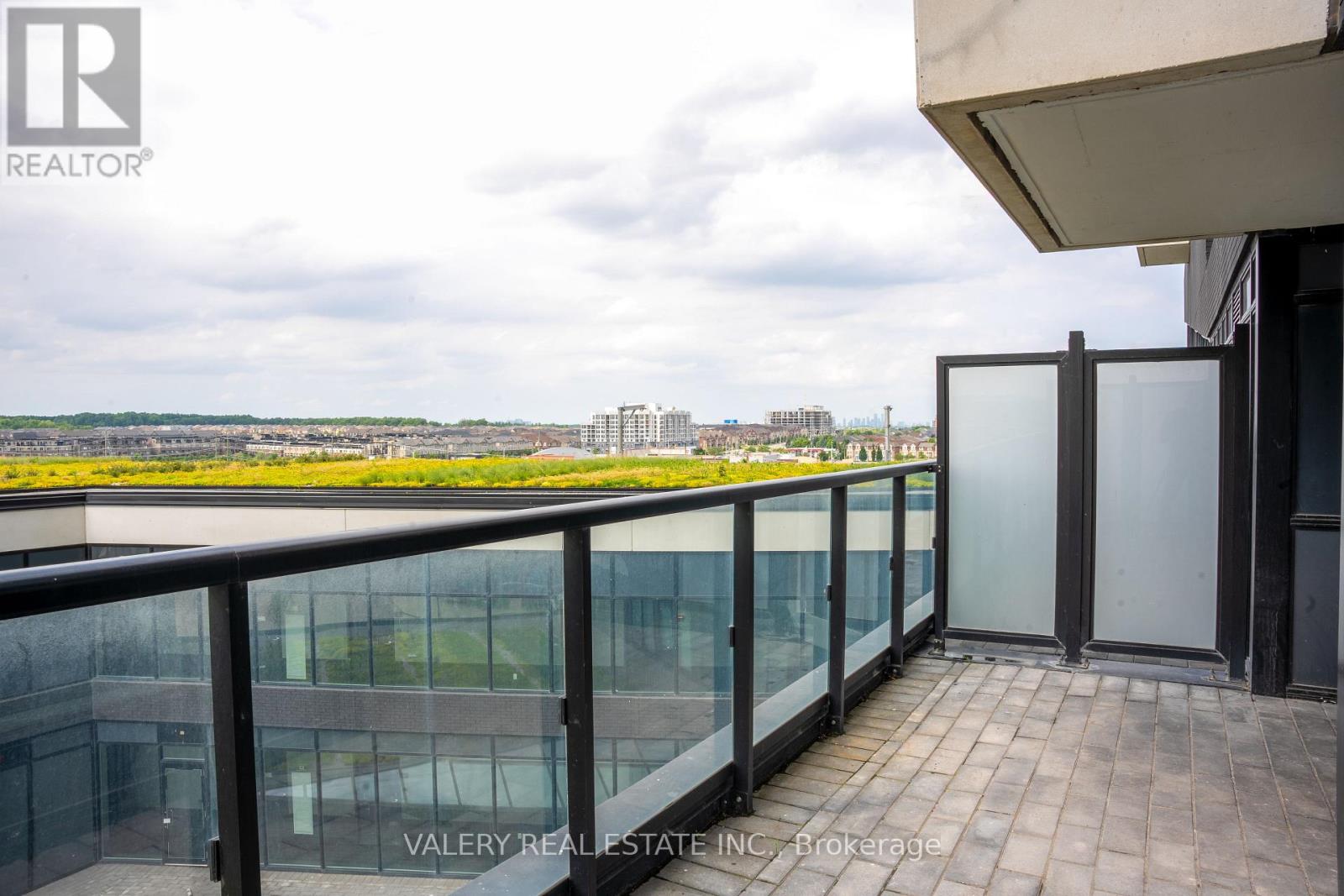 504 - 297 Oak Walk Drive, Oakville, Ontario  L6R 3R6 - Photo 14 - W12836438