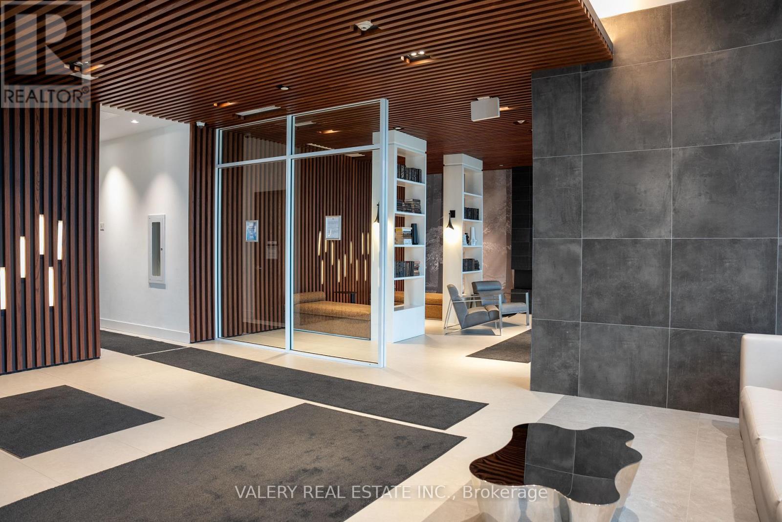 504 - 297 Oak Walk Drive, Oakville, Ontario  L6R 3R6 - Photo 2 - W12836438