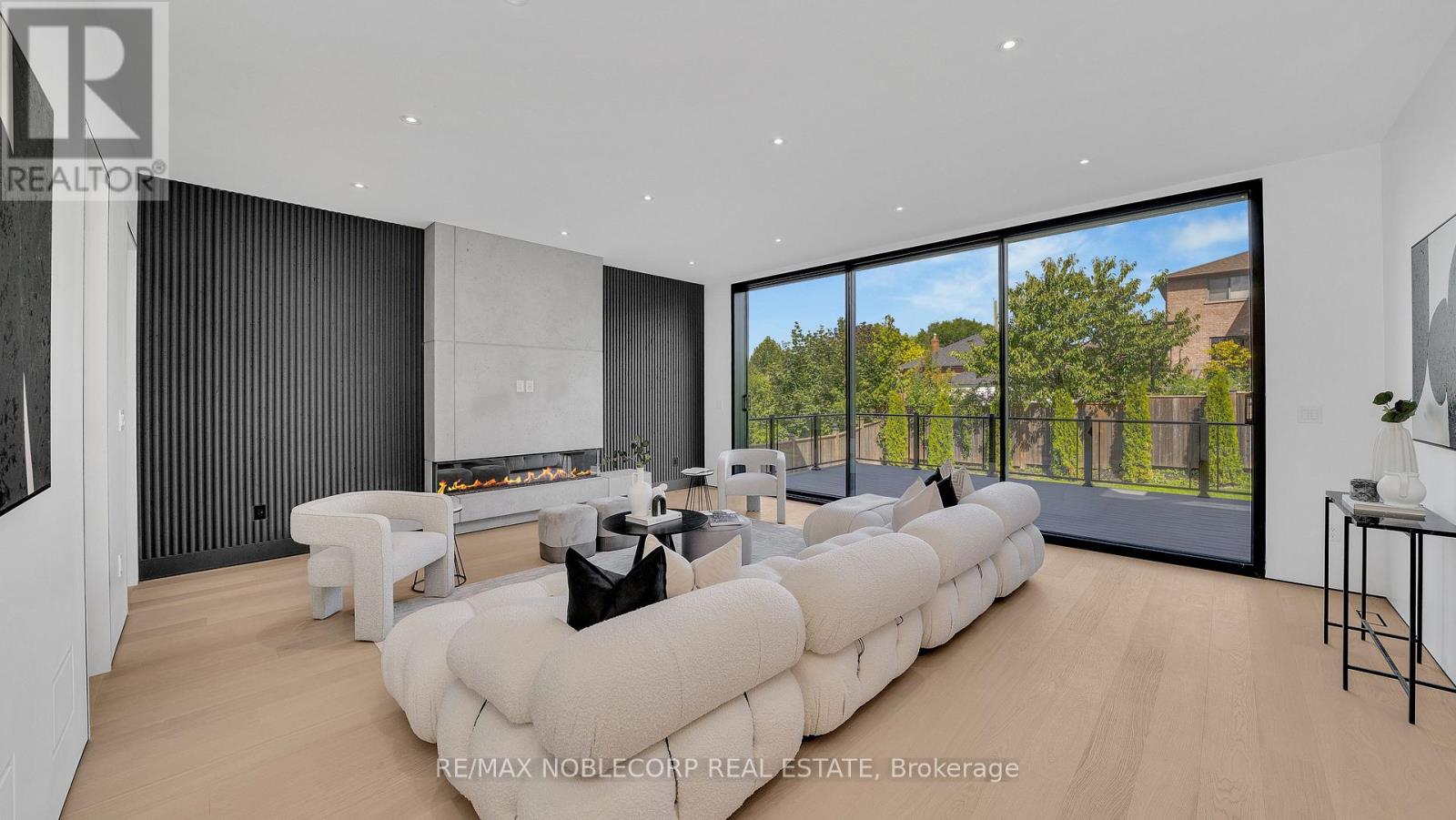 16 Deevale Road, Toronto, Ontario  M3M 1Z3 - Photo 11 - W12836442