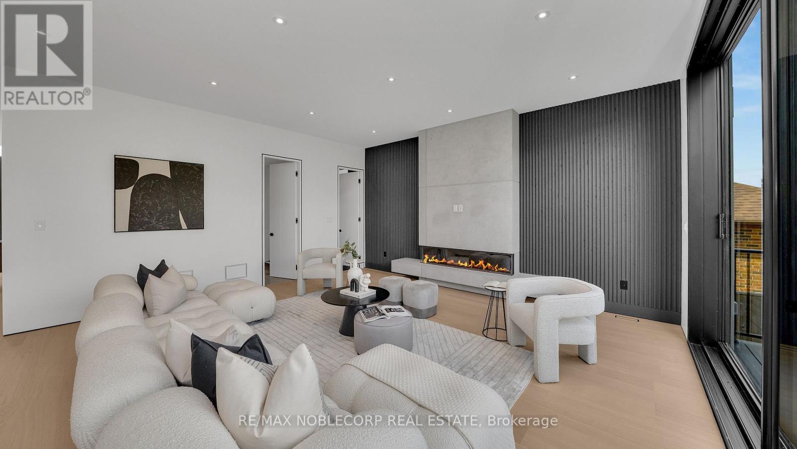 16 Deevale Road, Toronto, Ontario  M3M 1Z3 - Photo 12 - W12836442