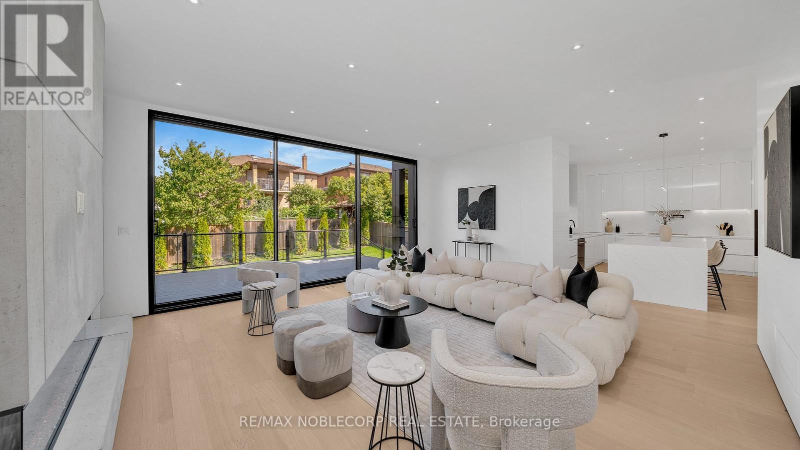 16 Deevale Road, Toronto, Ontario  M3M 1Z3 - Photo 14 - W12836442