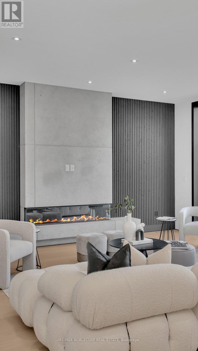 16 Deevale Road, Toronto, Ontario  M3M 1Z3 - Photo 18 - W12836442