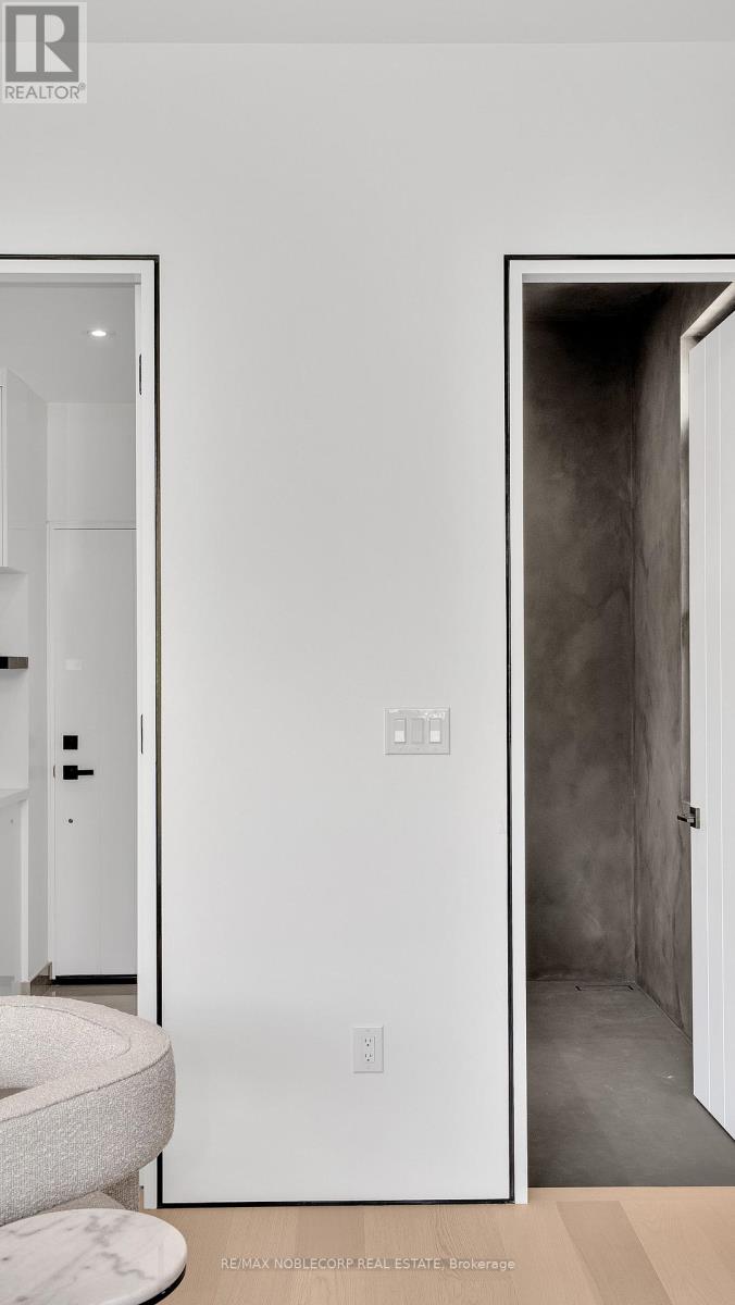 16 Deevale Road, Toronto, Ontario  M3M 1Z3 - Photo 19 - W12836442