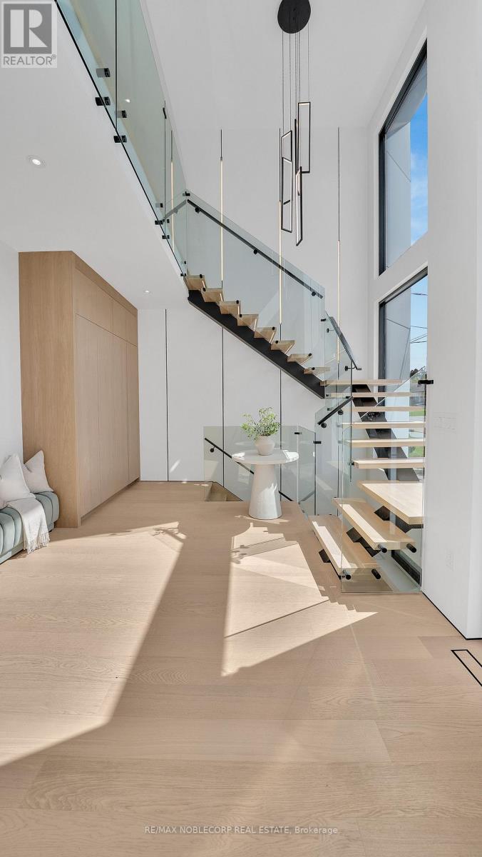 16 Deevale Road, Toronto, Ontario  M3M 1Z3 - Photo 20 - W12836442