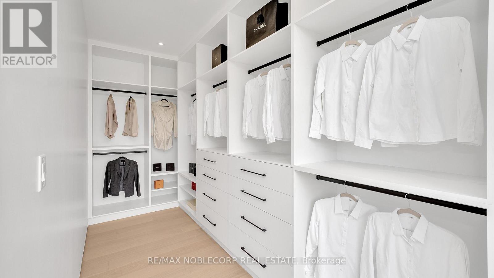 16 Deevale Road, Toronto, Ontario  M3M 1Z3 - Photo 25 - W12836442