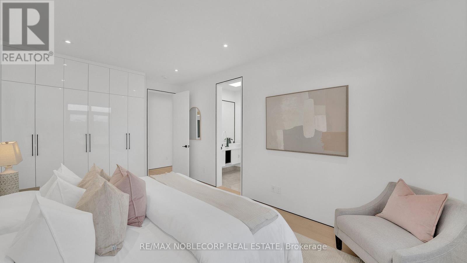 16 Deevale Road, Toronto, Ontario  M3M 1Z3 - Photo 31 - W12836442