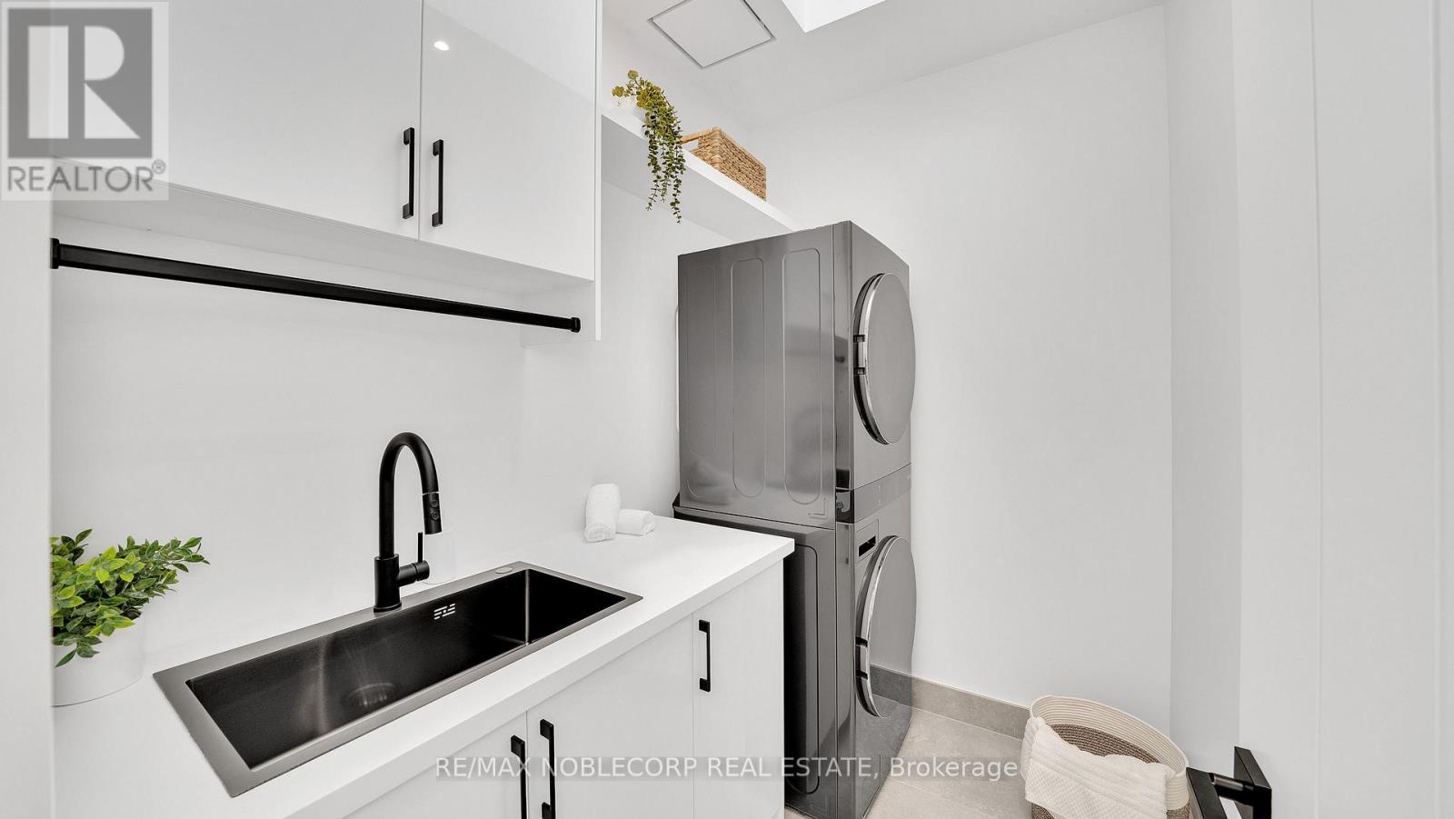 16 Deevale Road, Toronto, Ontario  M3M 1Z3 - Photo 38 - W12836442