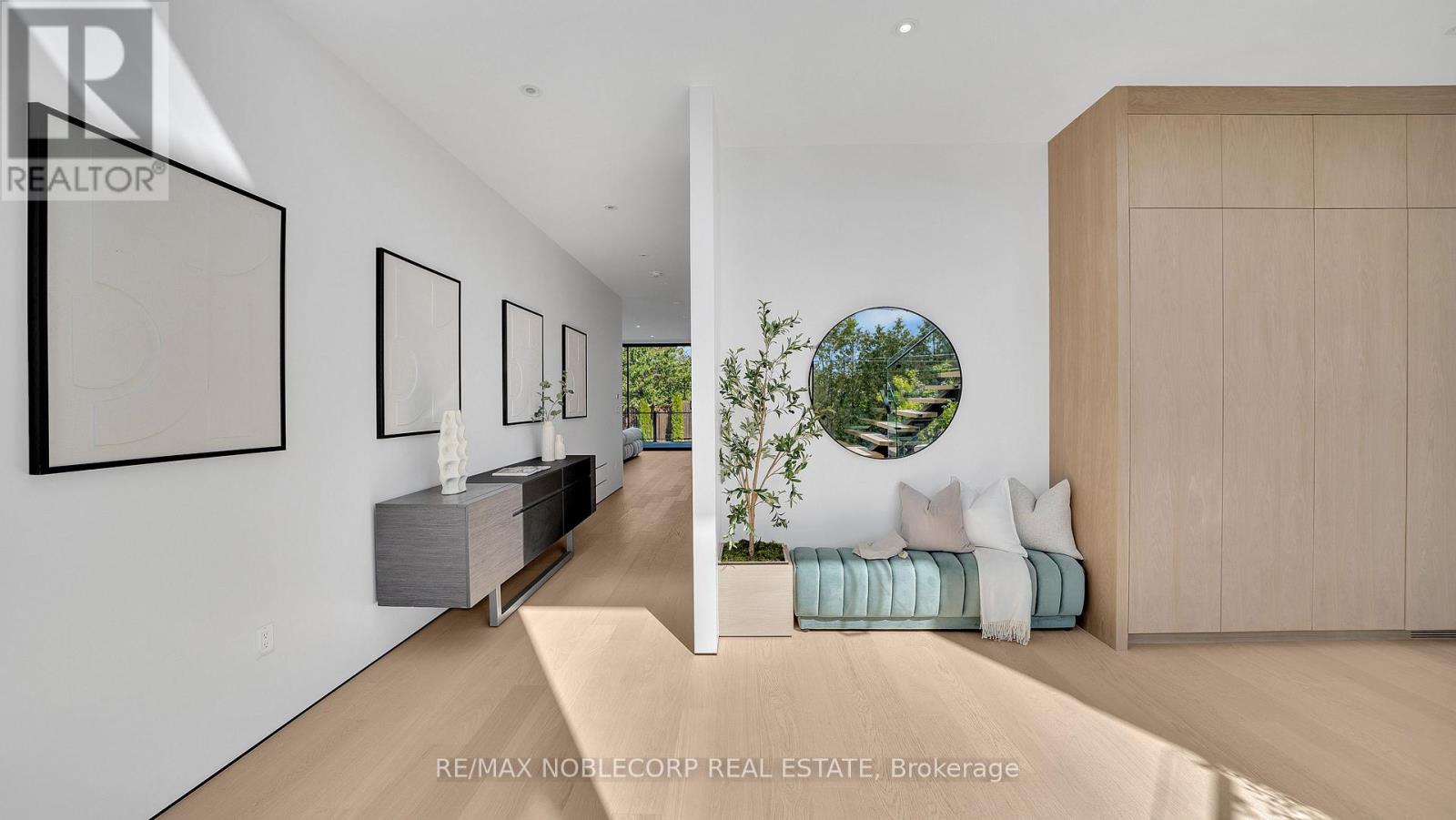 16 Deevale Road, Toronto, Ontario  M3M 1Z3 - Photo 4 - W12836442