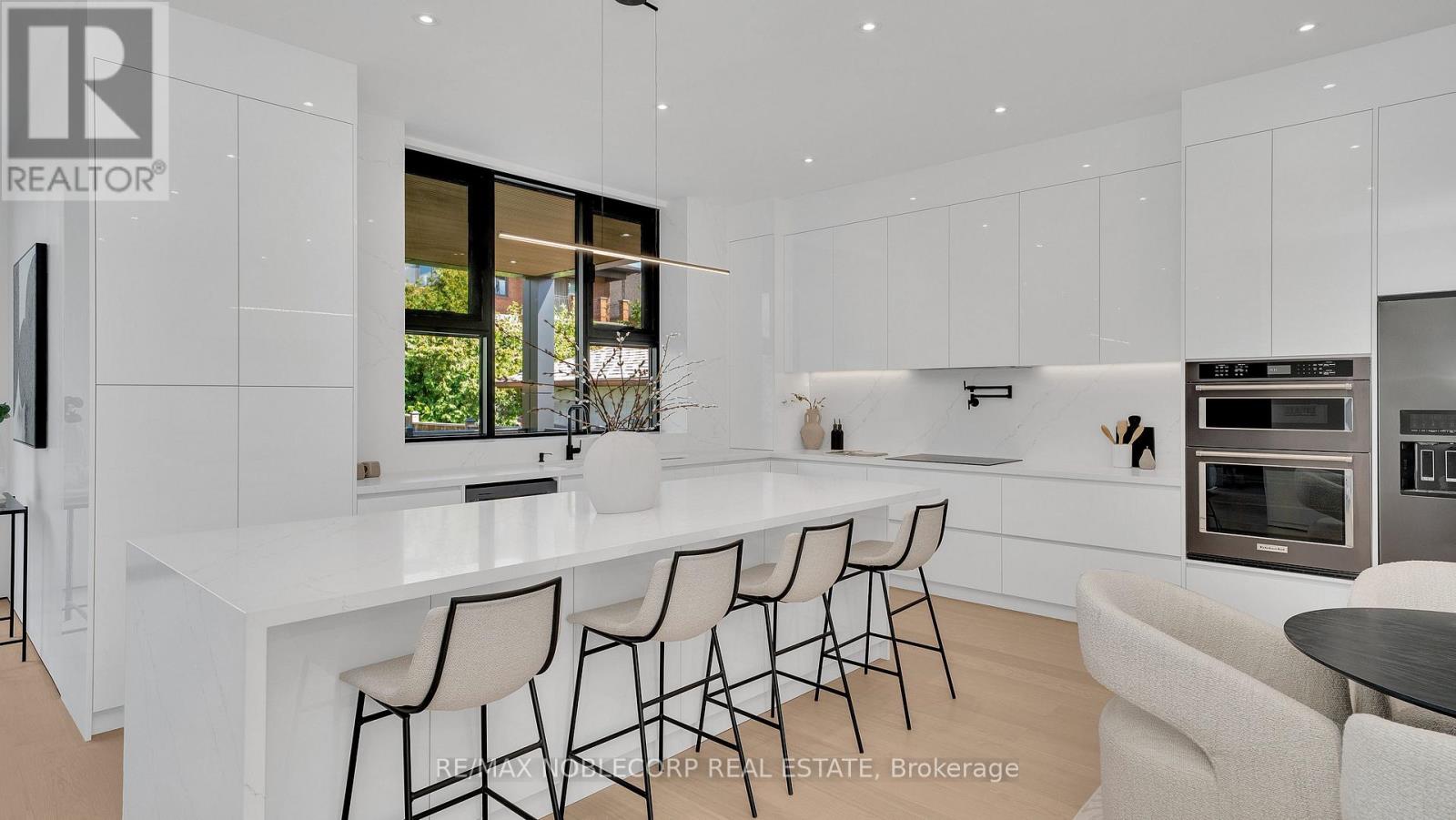 16 Deevale Road, Toronto, Ontario  M3M 1Z3 - Photo 8 - W12836442