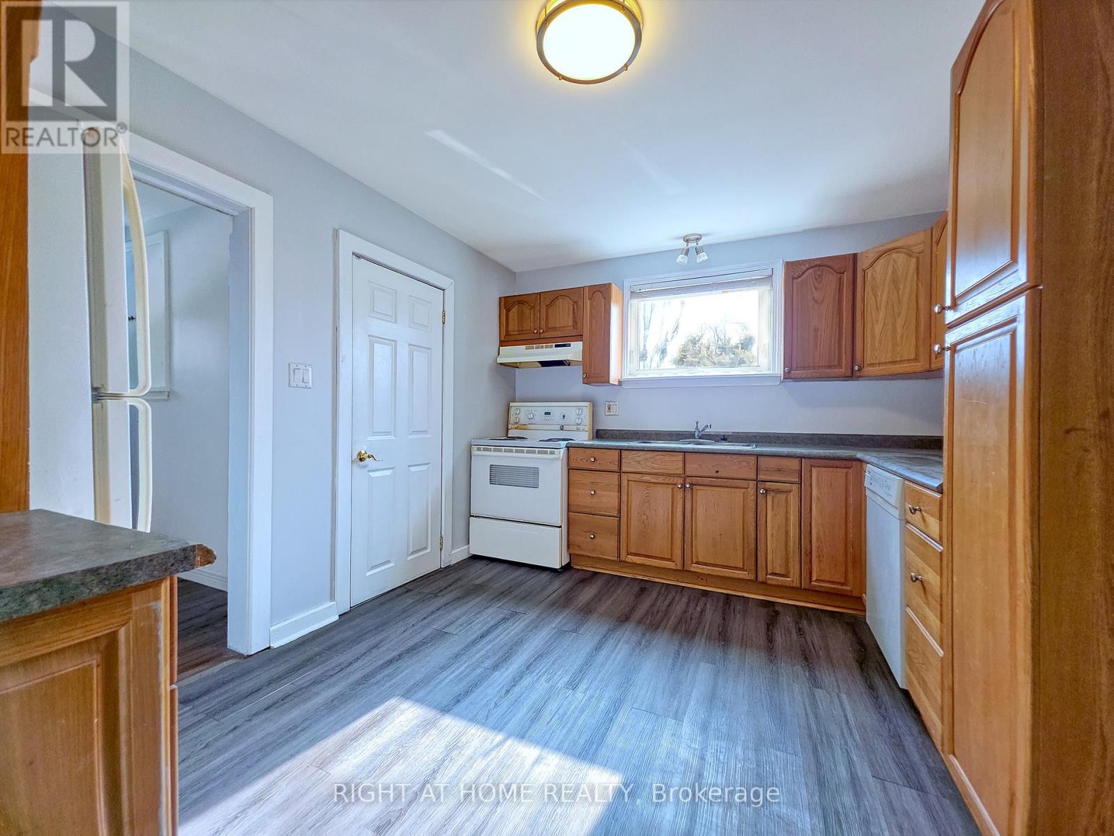 9 Rogers Road, Brampton, Ontario  L6X 1L7 - Photo 3 - W12836462