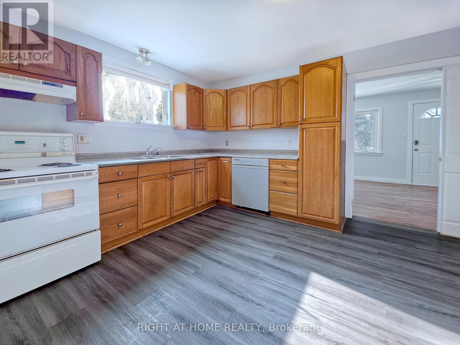 9 Rogers Road, Brampton, Ontario  L6X 1L7 - Photo 4 - W12836462