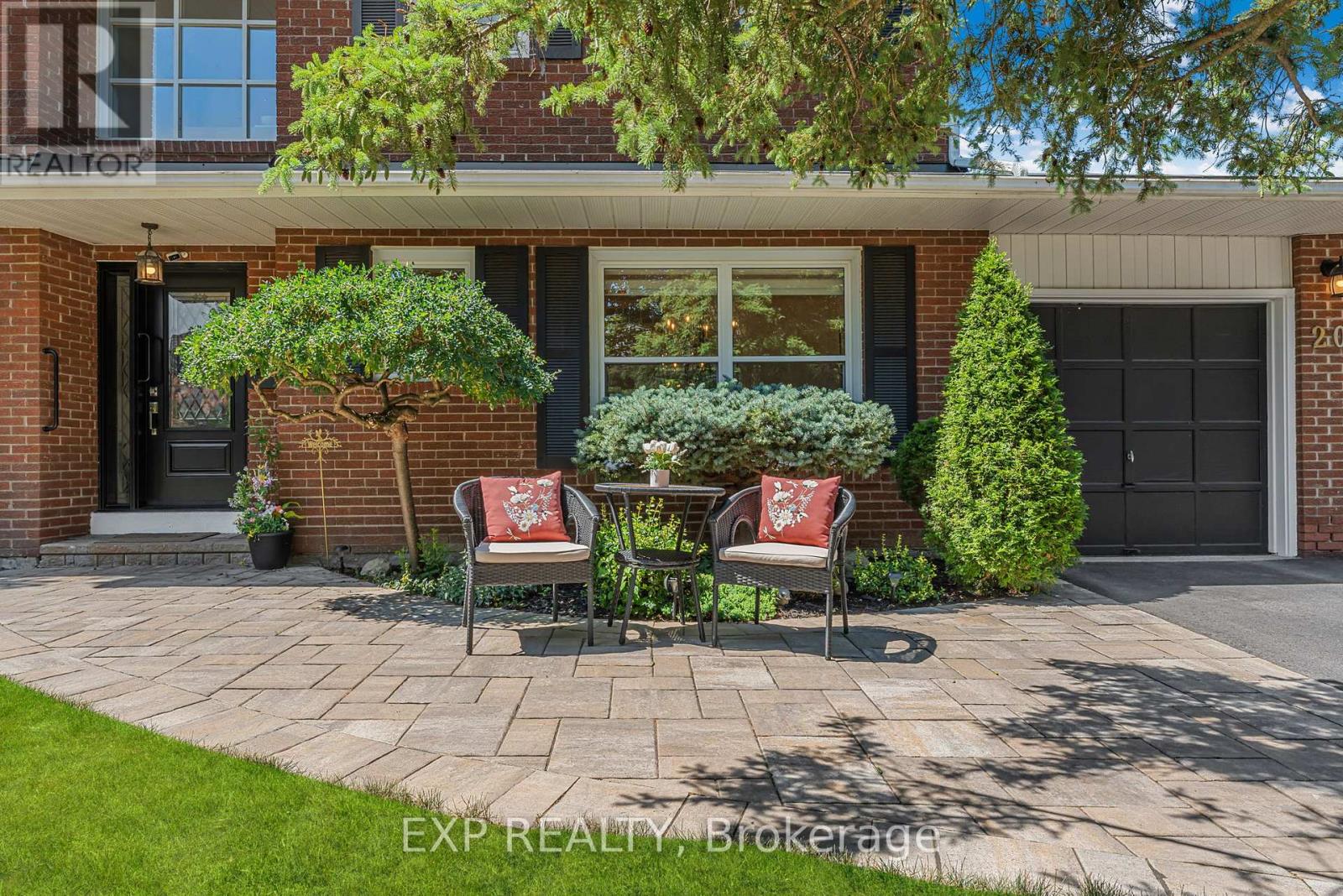 20 Amity Road, Mississauga, Ontario  L5M 1P2 - Photo 4 - W12836510