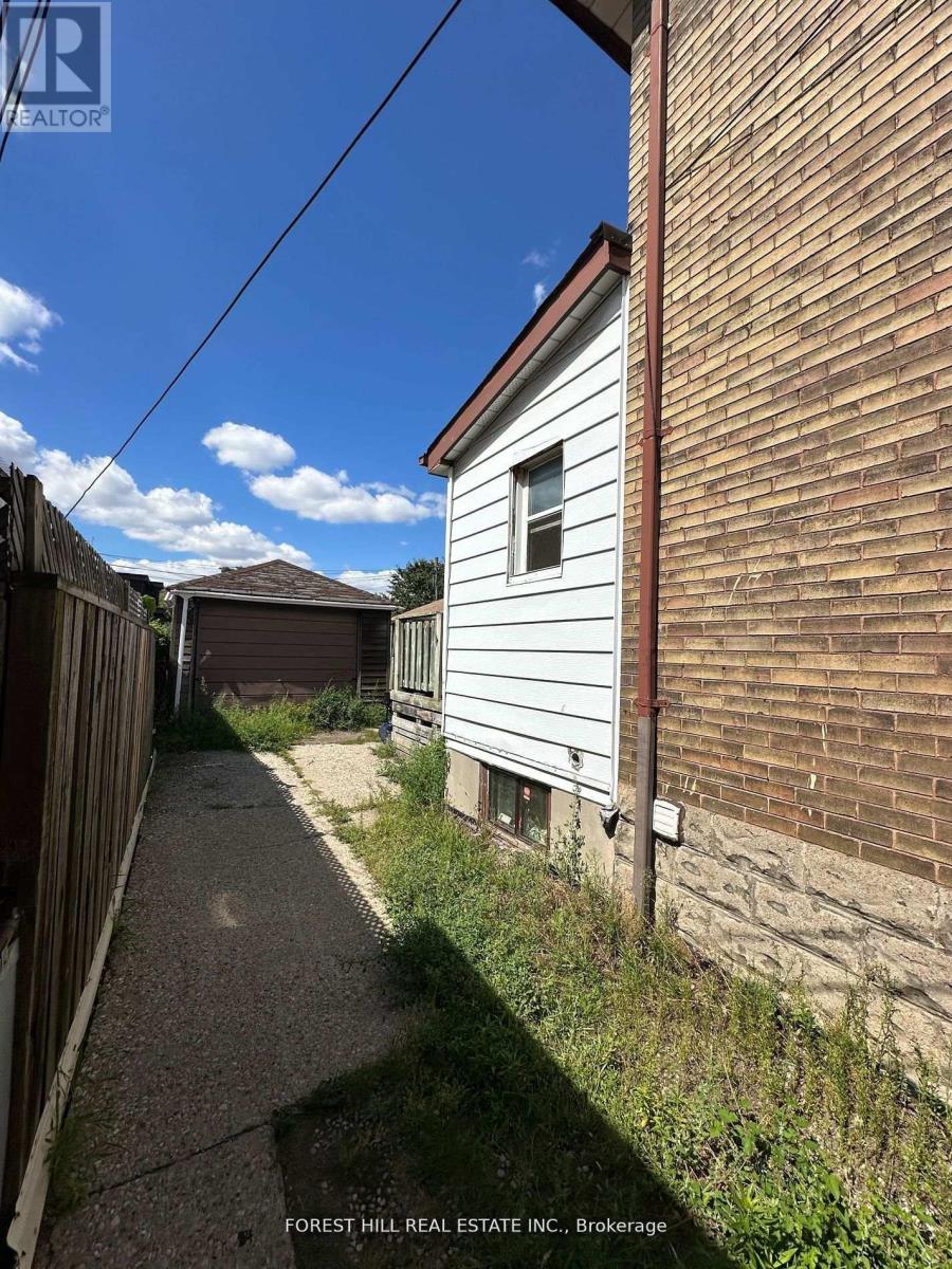 666 Jane Street, Toronto, Ontario  M6N 4A7 - Photo 4 - W12836526