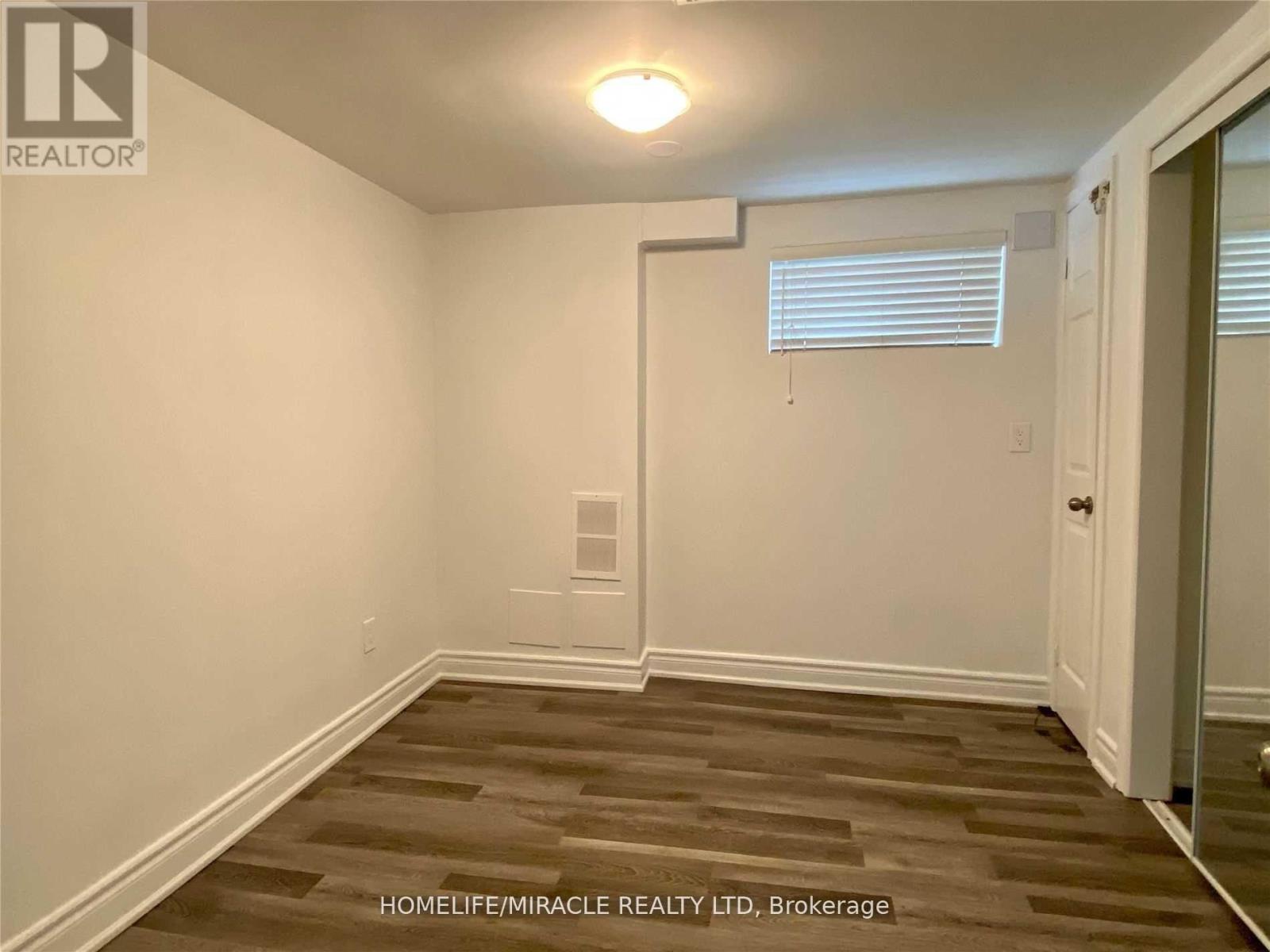 1448 Tyneburn Crescent, Mississauga, Ontario  L4X 1P9 - Photo 10 - W12836536