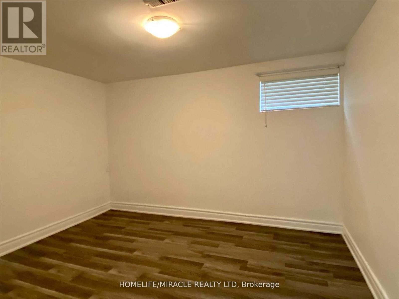 1448 Tyneburn Crescent, Mississauga, Ontario  L4X 1P9 - Photo 12 - W12836536