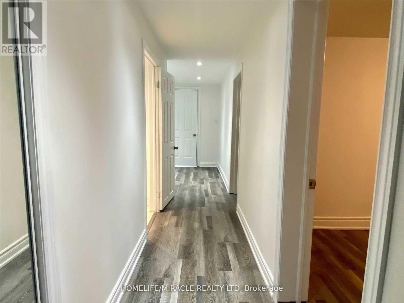 1448 Tyneburn Crescent, Mississauga, Ontario  L4X 1P9 - Photo 9 - W12836536