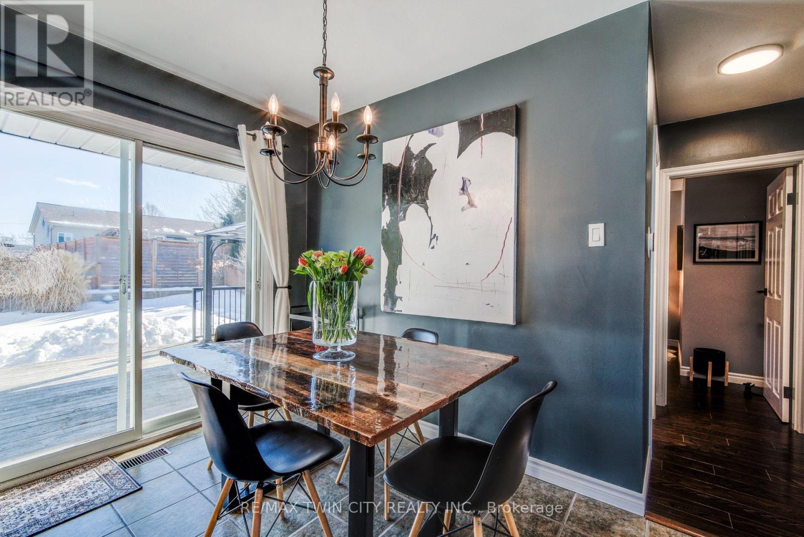 18 Duncairn Avenue, Kitchener, Ontario  N2M 4S4 - Photo 11 - X12836302