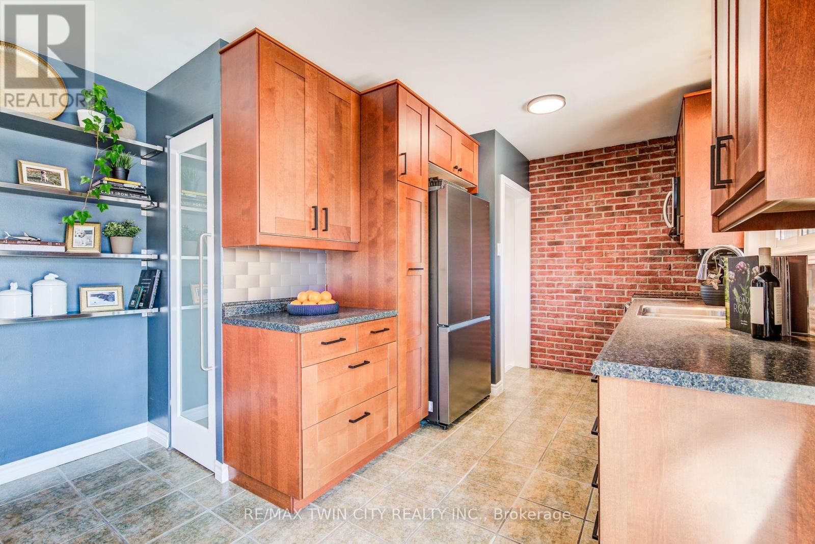 18 Duncairn Avenue, Kitchener, Ontario  N2M 4S4 - Photo 14 - X12836302