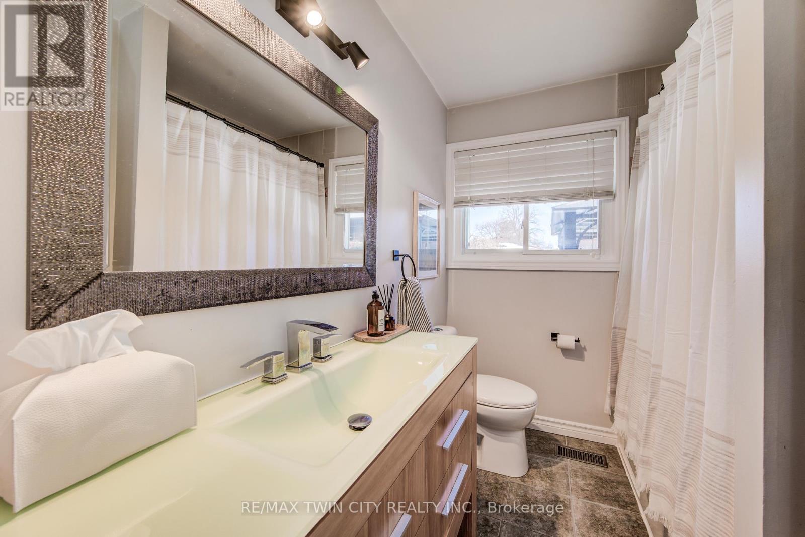 18 Duncairn Avenue, Kitchener, Ontario  N2M 4S4 - Photo 24 - X12836302