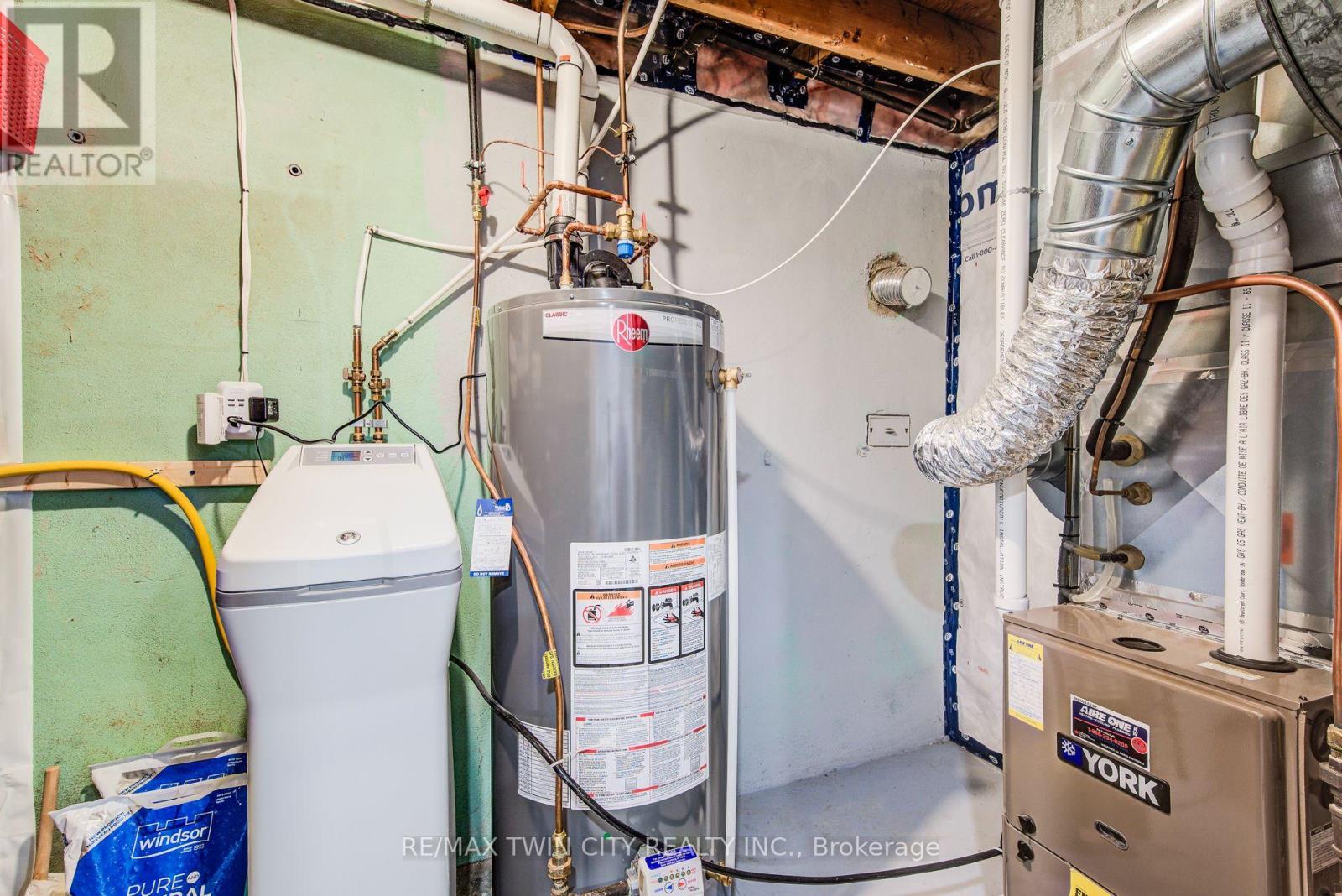 18 Duncairn Avenue, Kitchener, Ontario  N2M 4S4 - Photo 35 - X12836302