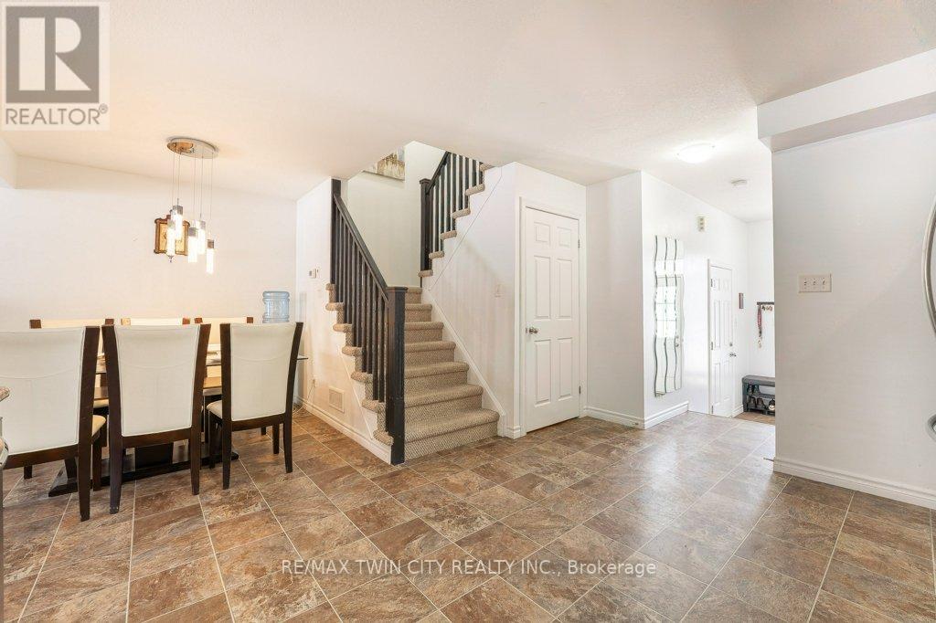 8 Renfrew Street, Kitchener, Ontario  N2R 0G6 - Photo 12 - X12836306