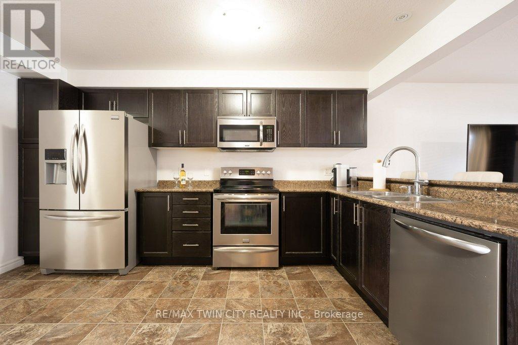 8 Renfrew Street, Kitchener, Ontario  N2R 0G6 - Photo 13 - X12836306