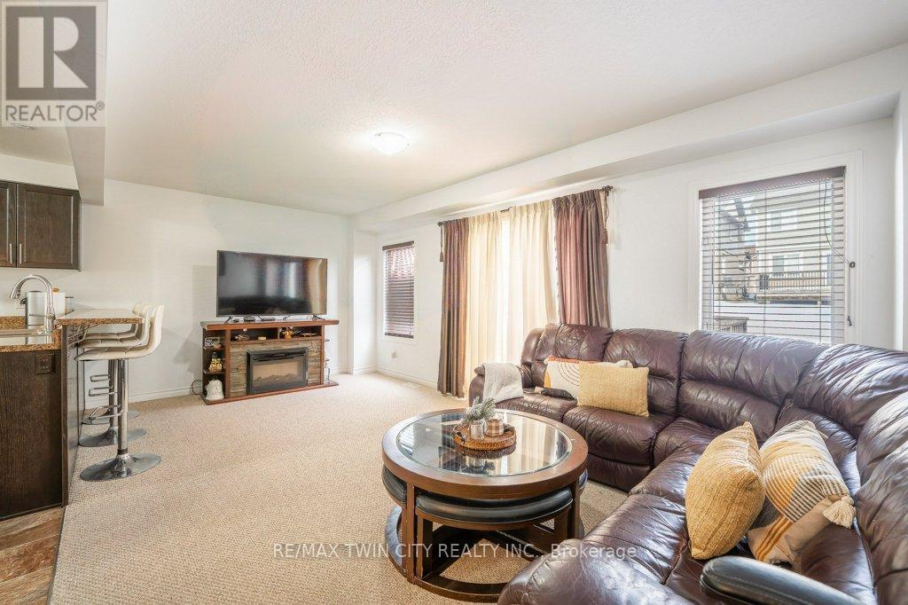 8 Renfrew Street, Kitchener, Ontario  N2R 0G6 - Photo 19 - X12836306