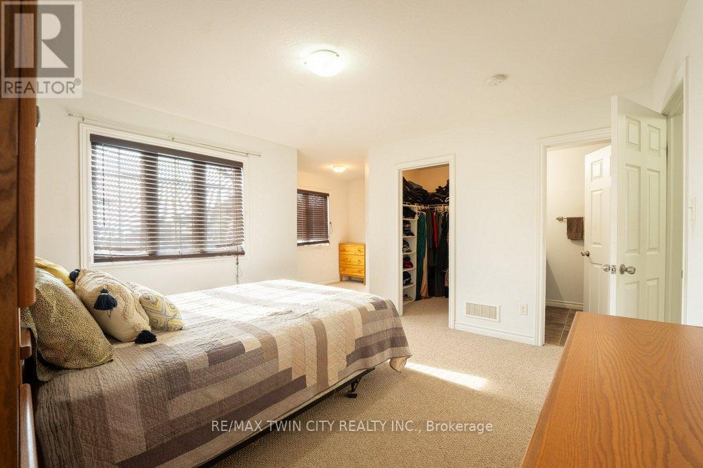 8 Renfrew Street, Kitchener, Ontario  N2R 0G6 - Photo 29 - X12836306