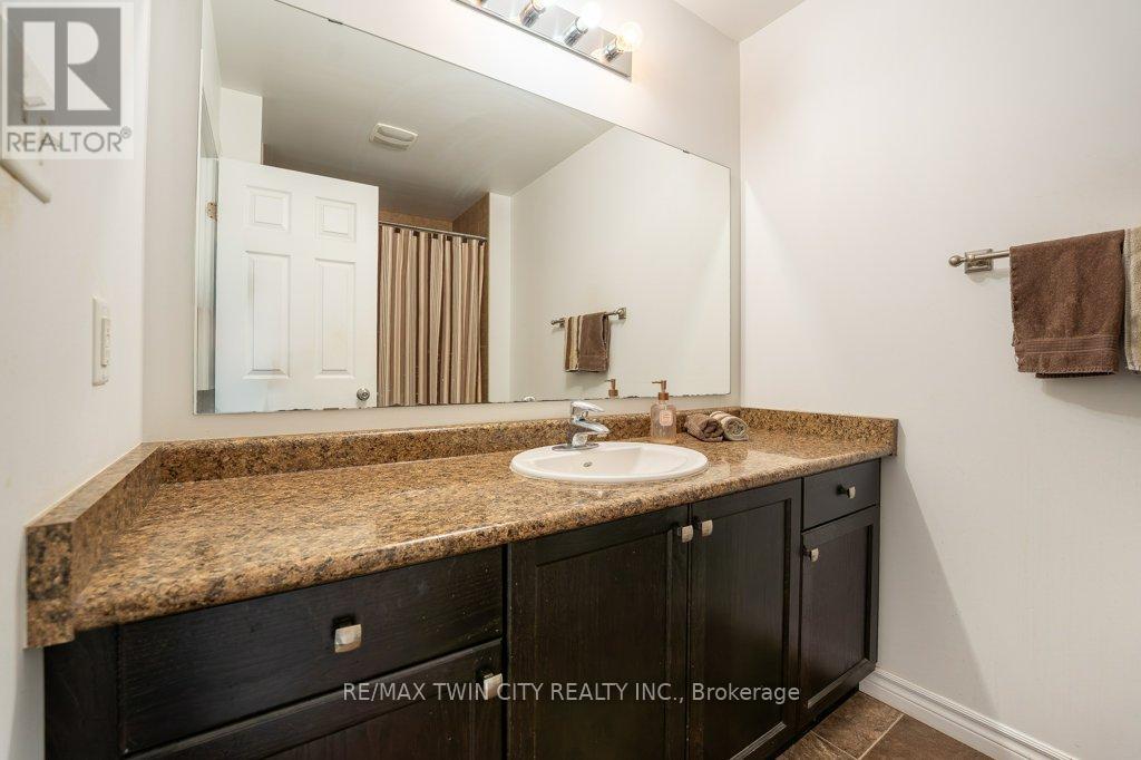 8 Renfrew Street, Kitchener, Ontario  N2R 0G6 - Photo 31 - X12836306