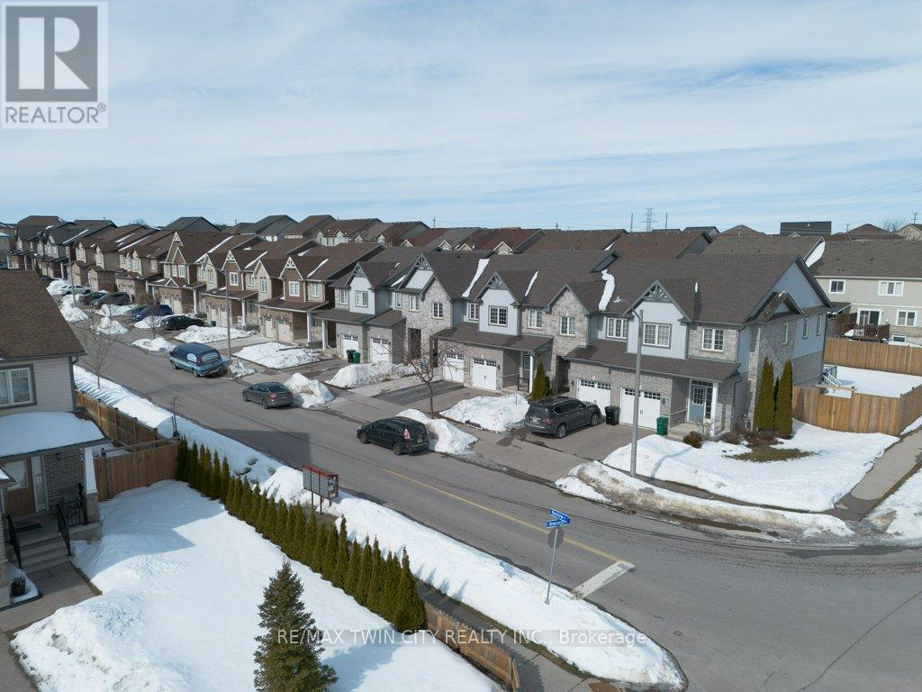 8 Renfrew Street, Kitchener, Ontario  N2R 0G6 - Photo 43 - X12836306