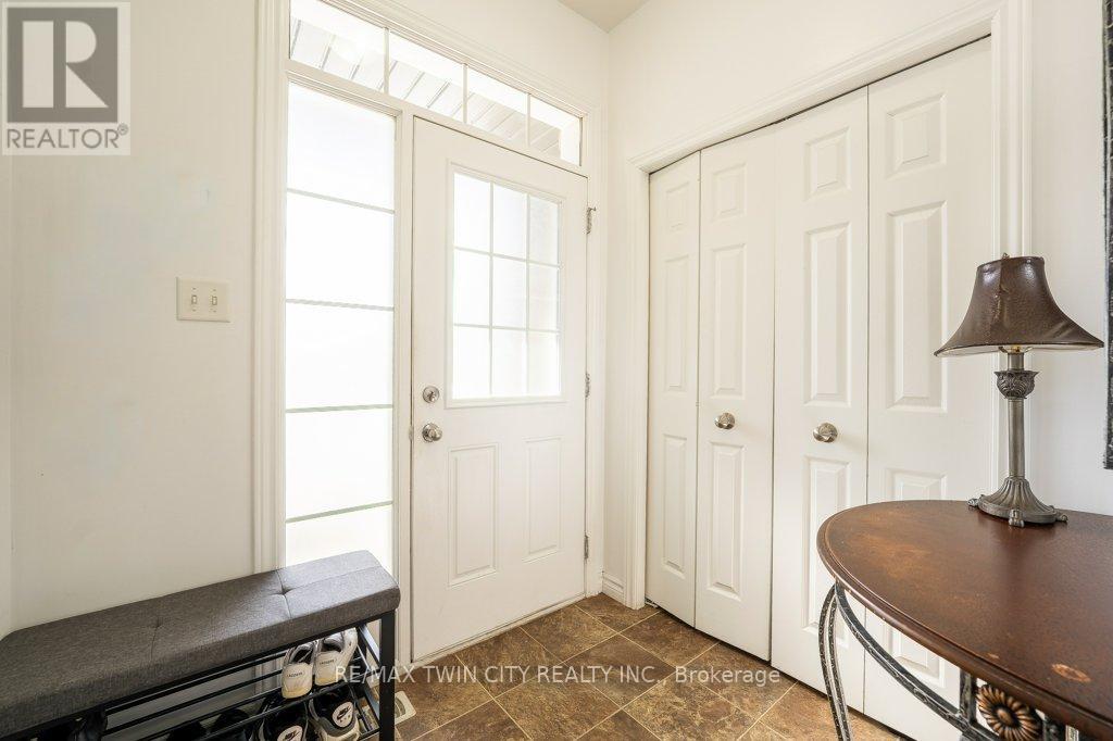 8 Renfrew Street, Kitchener, Ontario  N2R 0G6 - Photo 9 - X12836306