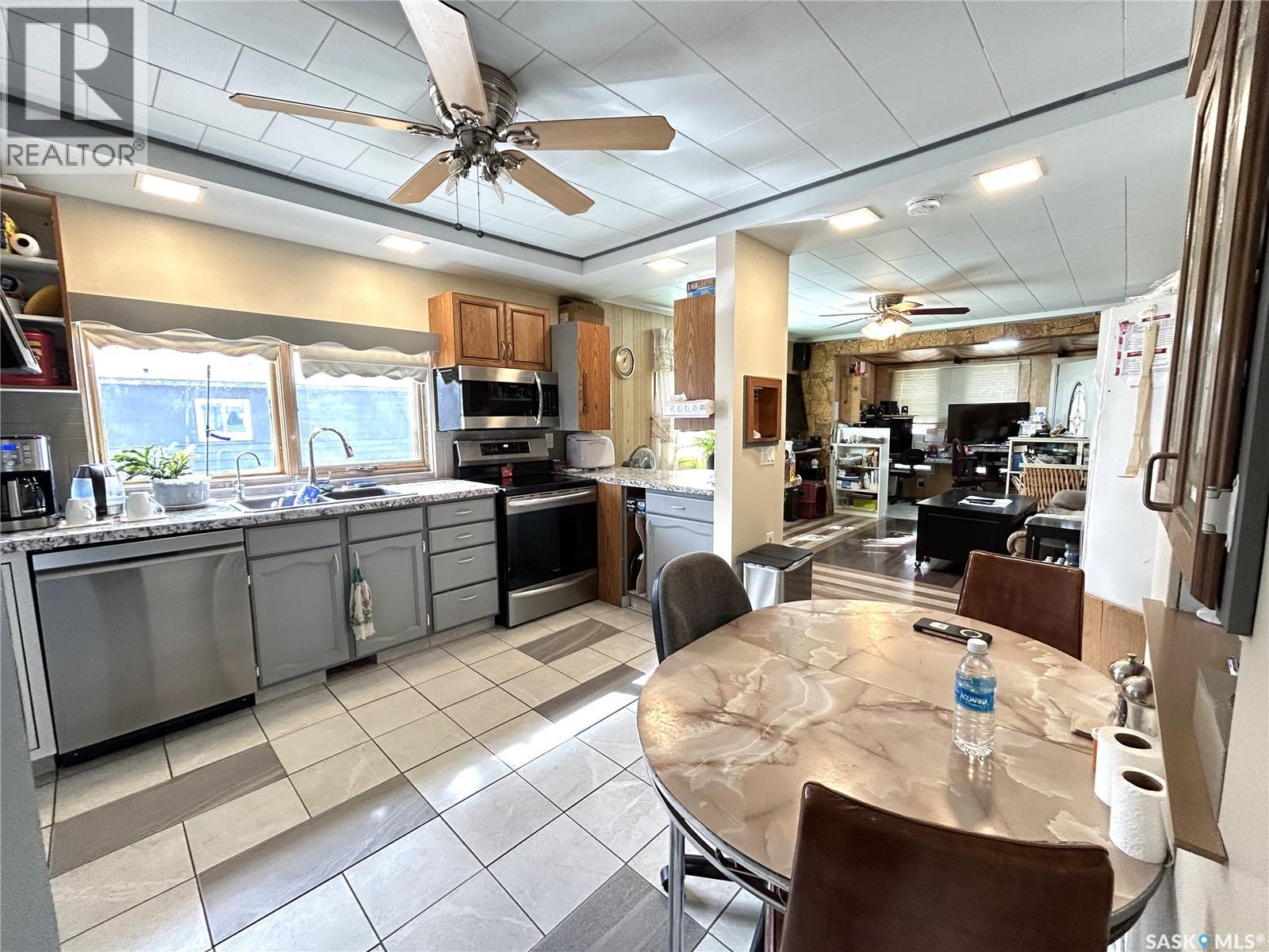 625 Maharg Avenue, Burstall, Saskatchewan  S0N 0H0 - Photo 2 - SK029542