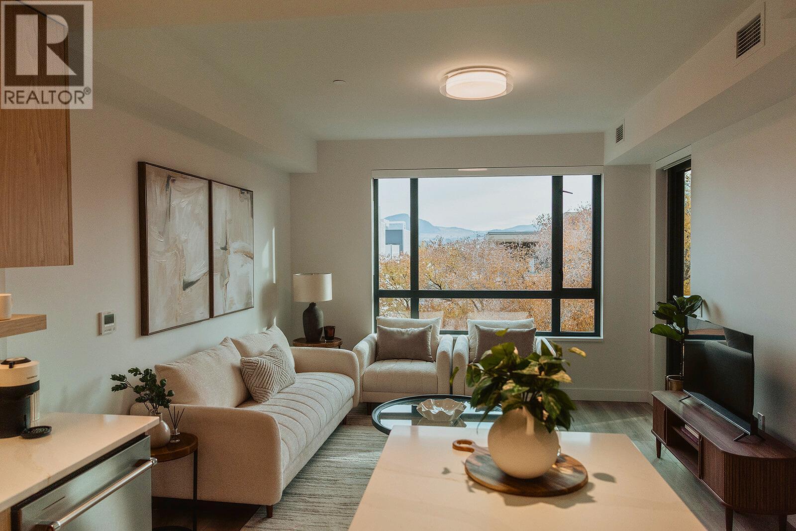 3051 Abbott Street Unit# 305, Kelowna, British Columbia  V1Y 0P1 - Photo 3 - 10370982