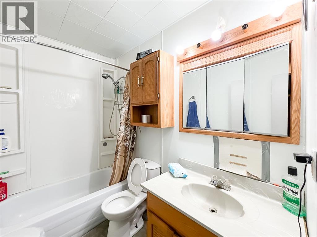 5420 Gravel Avenue, Donnelly, Alberta  T0H 1G0 - Photo 10 - A2273668