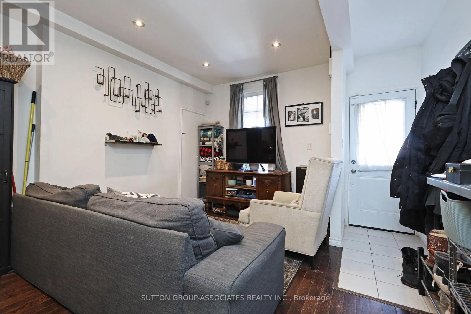 20 Ashdale Avenue, Toronto, Ontario  M4L 2Y7 - Photo 5 - E12836336