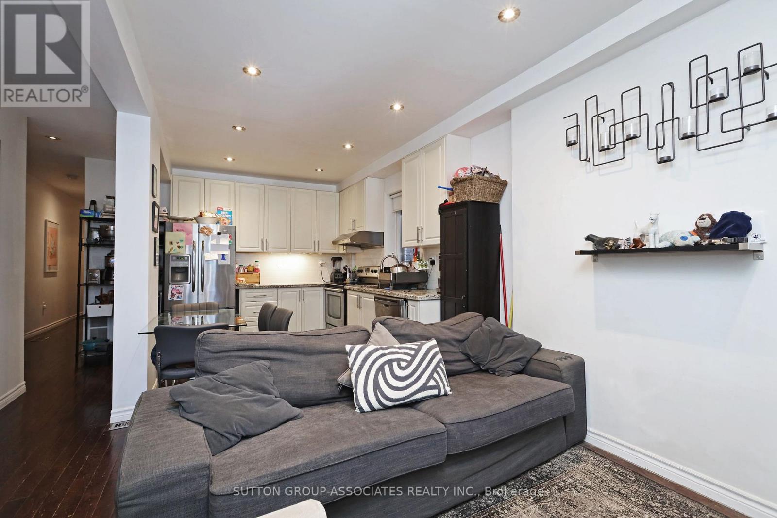 20 Ashdale Avenue, Toronto, Ontario  M4L 2Y7 - Photo 3 - E12836336