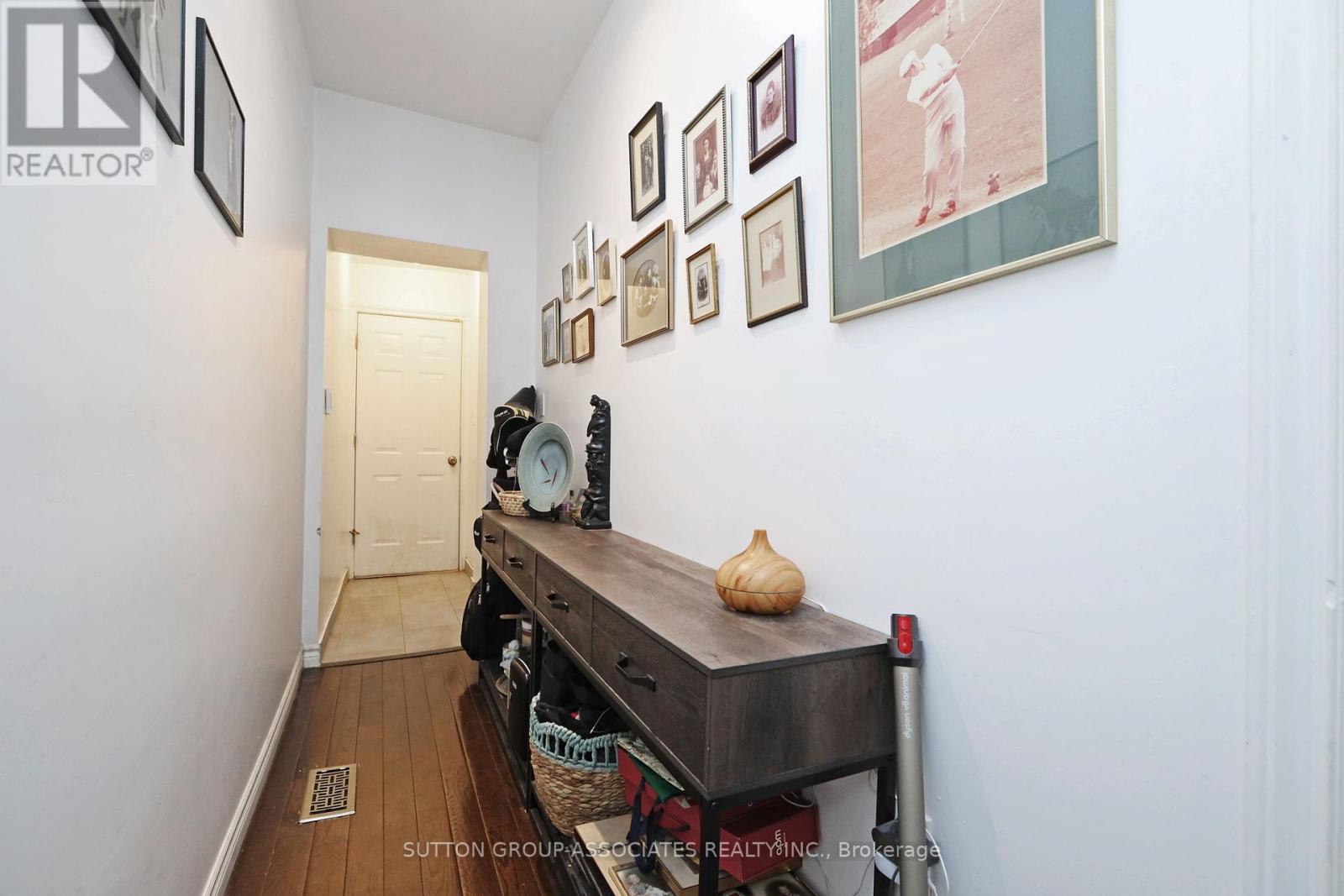 20 Ashdale Avenue, Toronto, Ontario  M4L 2Y7 - Photo 9 - E12836336