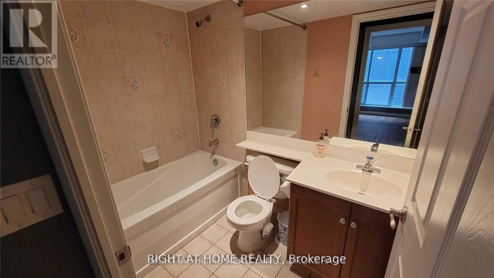 528 - 250 Wellington Street W, Toronto, Ontario  M5V 3P6 - Photo 4 - C12836562