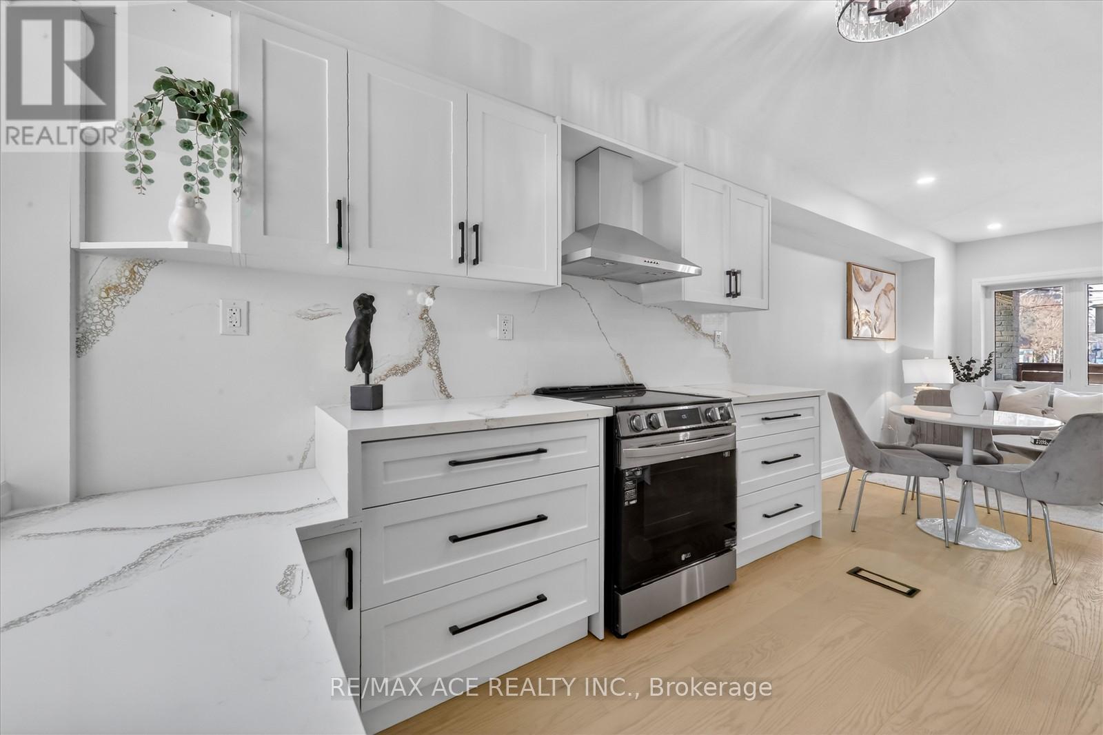 37 Secord Avenue, Toronto, Ontario  M4C 2C4 - Photo 11 - E12836554