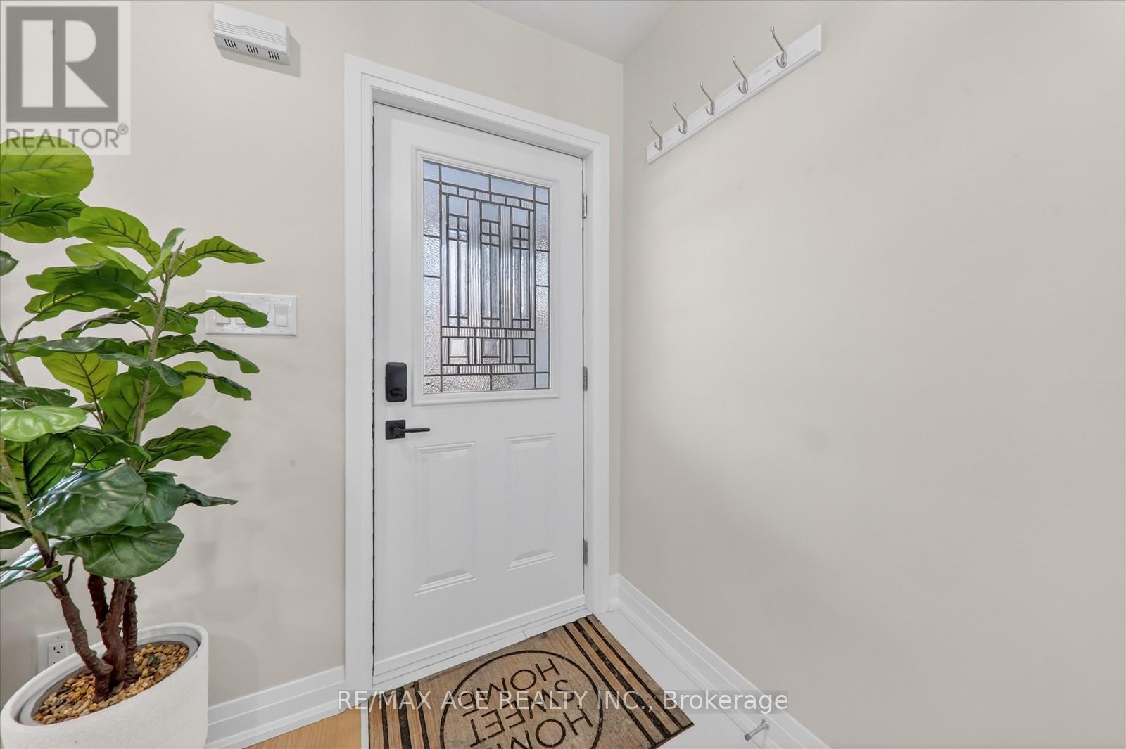 37 Secord Avenue, Toronto, Ontario  M4C 2C4 - Photo 5 - E12836554